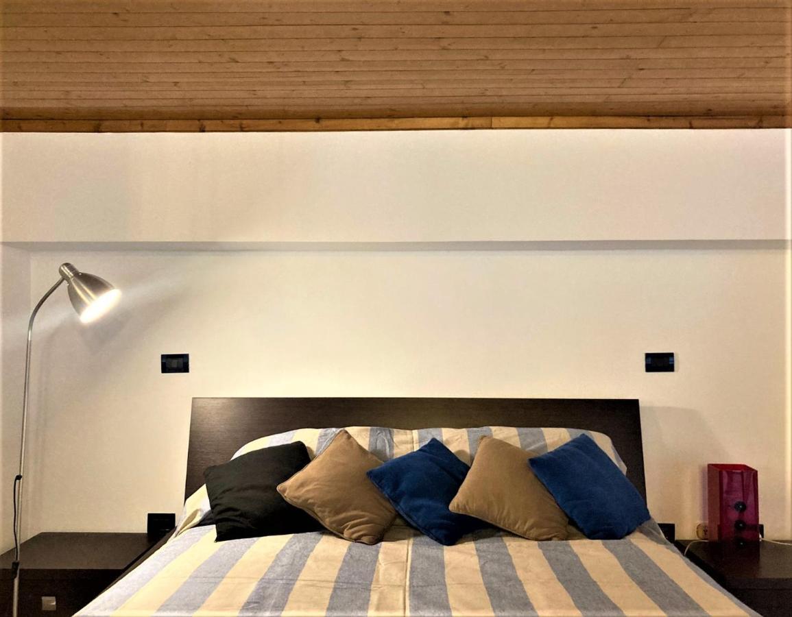 Open Space Con Soppalco, Zona Marche Appartement Milaan