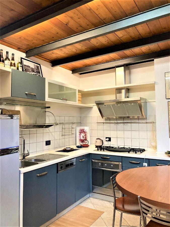 Open Space Con Soppalco, Zona Marche Appartement Milaan
